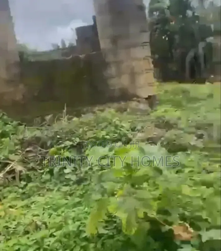 Uncompleted 4bedroom Flat Available for Sale at Mokuro, Ile-Ife. in Ife
