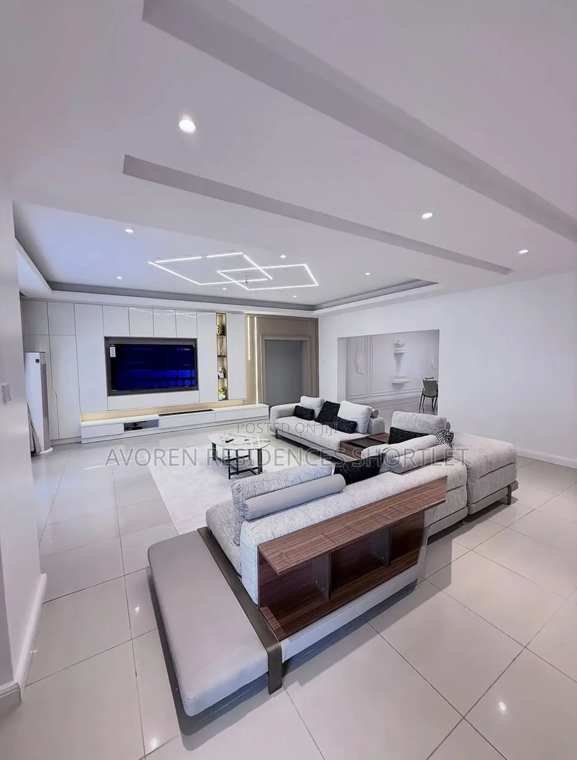 Luxurious 2 Bedroom Apartment Shortlet in Ikeja in Airport Road / Ikeja