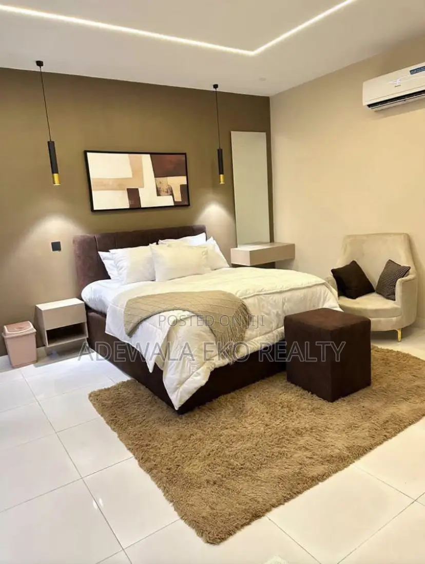 Spacious Self Contained Studio Apartment in Ikeja- Kudirat Abiola Way. in Oregun