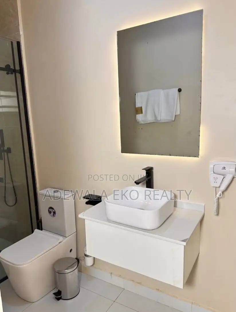 Spacious Self Contained Studio Apartment in Ikeja- Kudirat Abiola Way. in Oregun