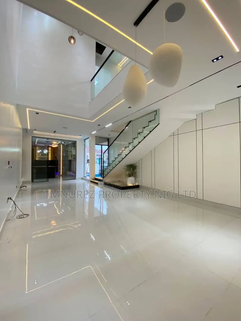 5bdrm Duplex in Chevron for sale in Chevron