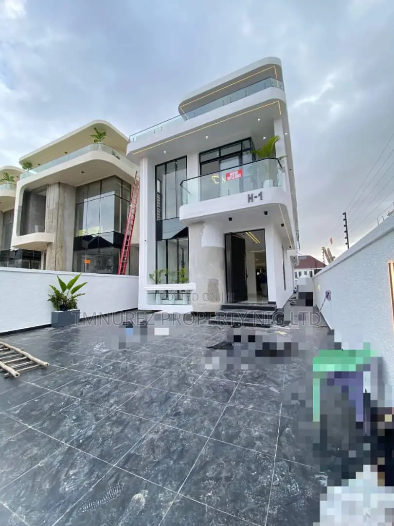 5bdrm Duplex in Chevron for sale in Chevron