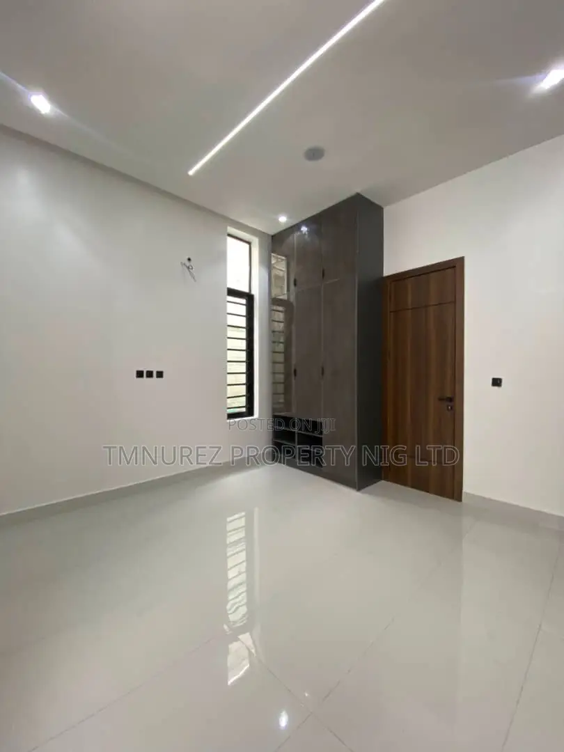 4bdrm Duplex in Chevron for sale in Chevron