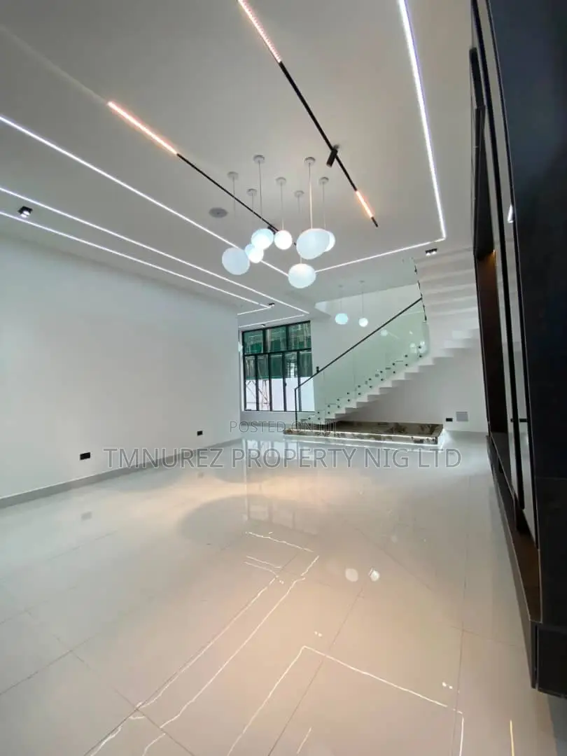 4bdrm Duplex in Chevron for sale in Chevron