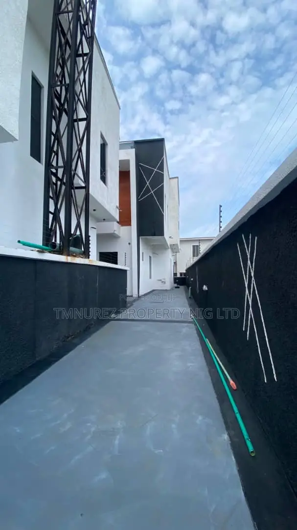 4bdrm Duplex in Chevron for sale in Chevron