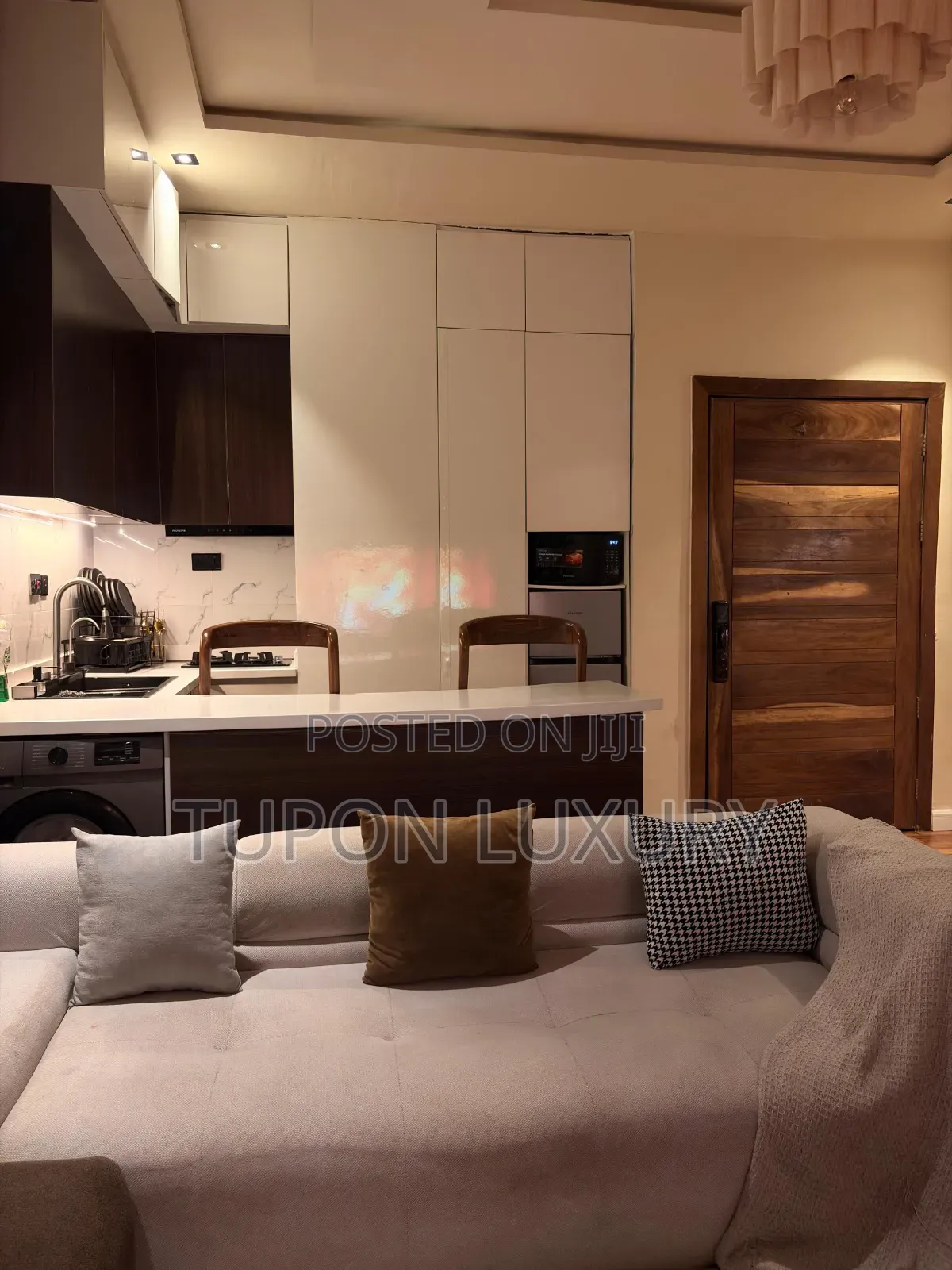 Luxury 1bedroom Loft With Ps5 in Ikate