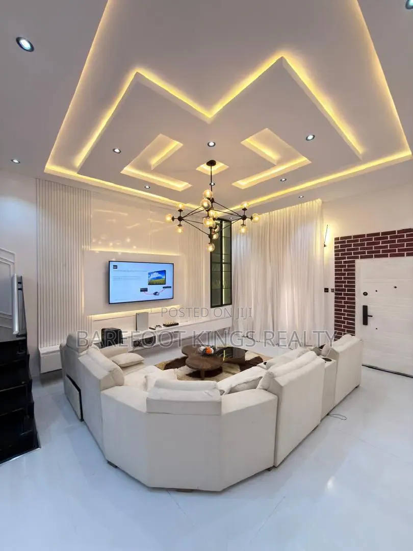 Luxury 3Bedroom Apartment in Chevron