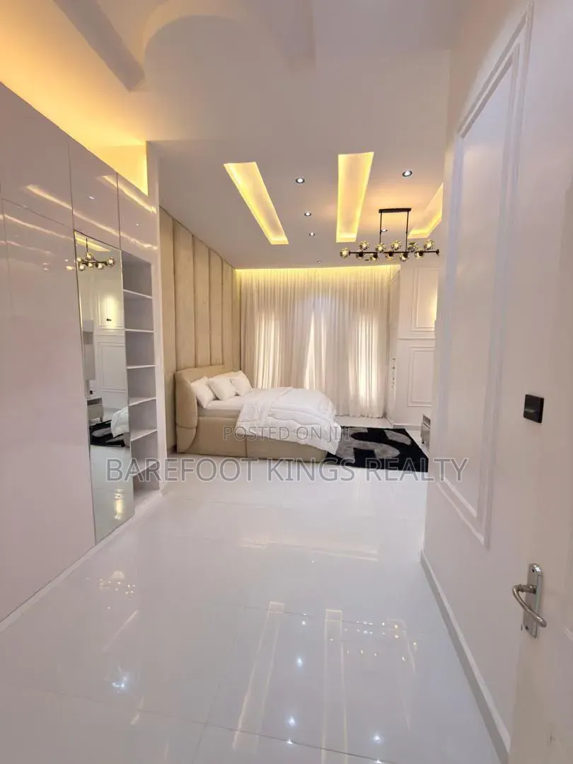 Luxury 3Bedroom Apartment in Chevron