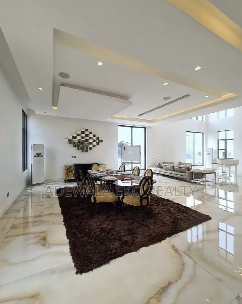 1 Bedroom Penthouse Ikoyi– Grand Piano, Private Lift, Rooftop Pool. in Old Ikoyi