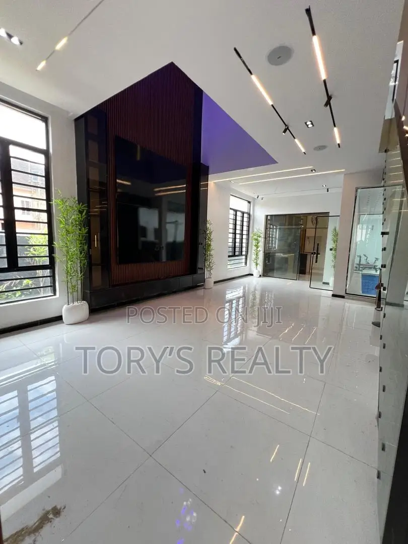 5bdrm Duplex in Lekki Phase 2 for sale in Lekki Phase 2