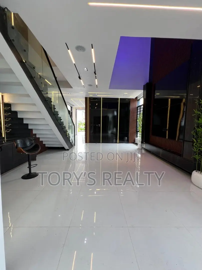 5bdrm Duplex in Lekki Phase 2 for sale in Lekki Phase 2