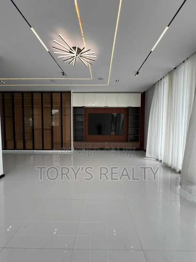 5bdrm Duplex in Lekki Phase 2 for sale in Lekki Phase 2