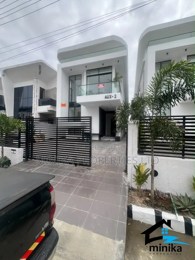 5bdrm Duplex in Orchid Road, Ikota for sale in Ikota