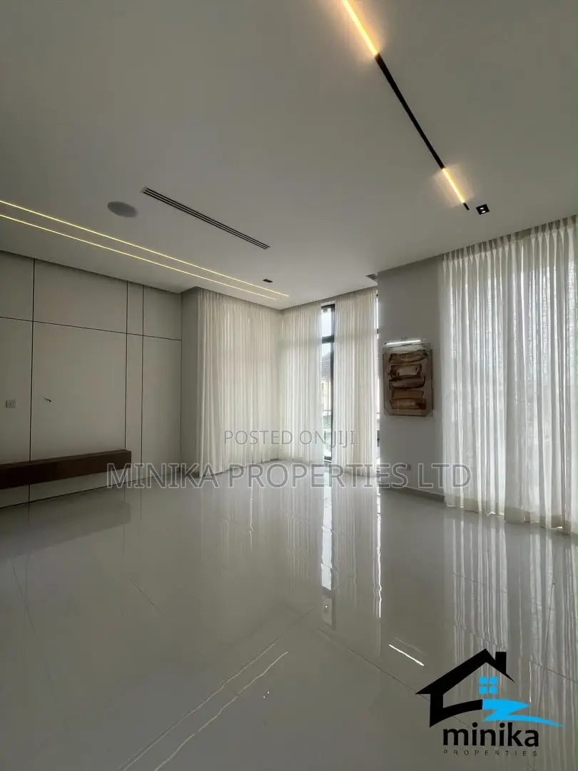 5bdrm Duplex in Orchid Road, Ikota for sale in Ikota
