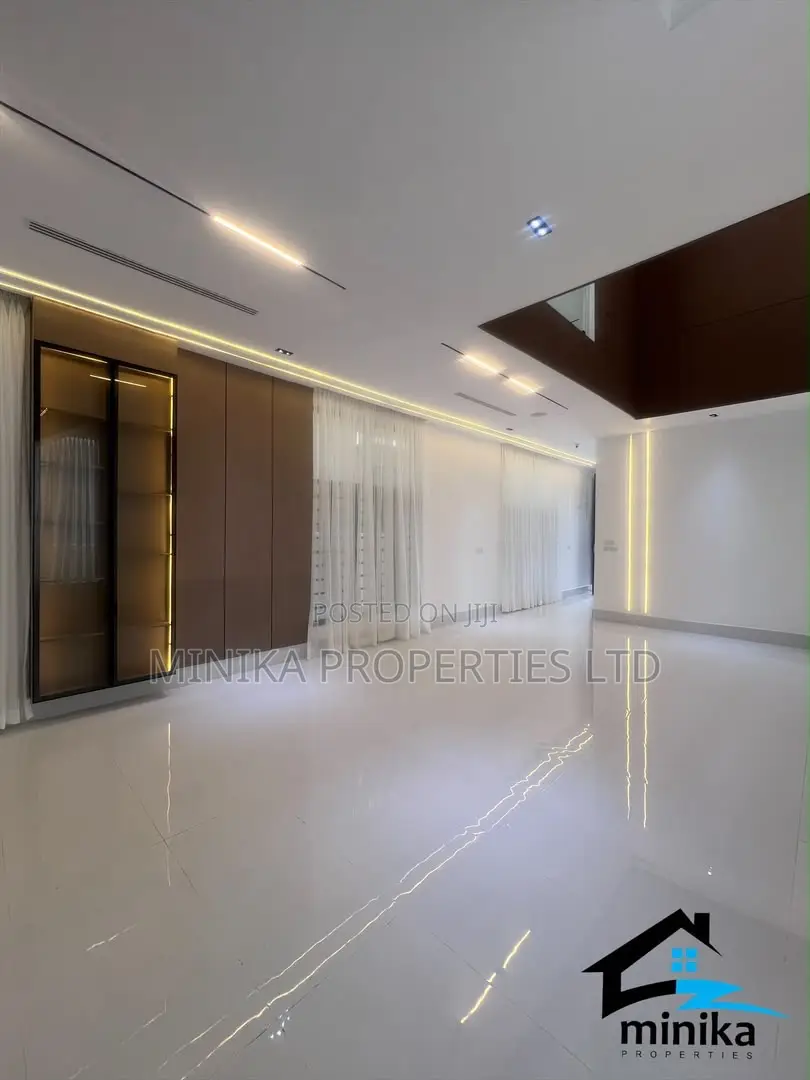 5bdrm Duplex in Orchid Road, Ikota for sale in Ikota