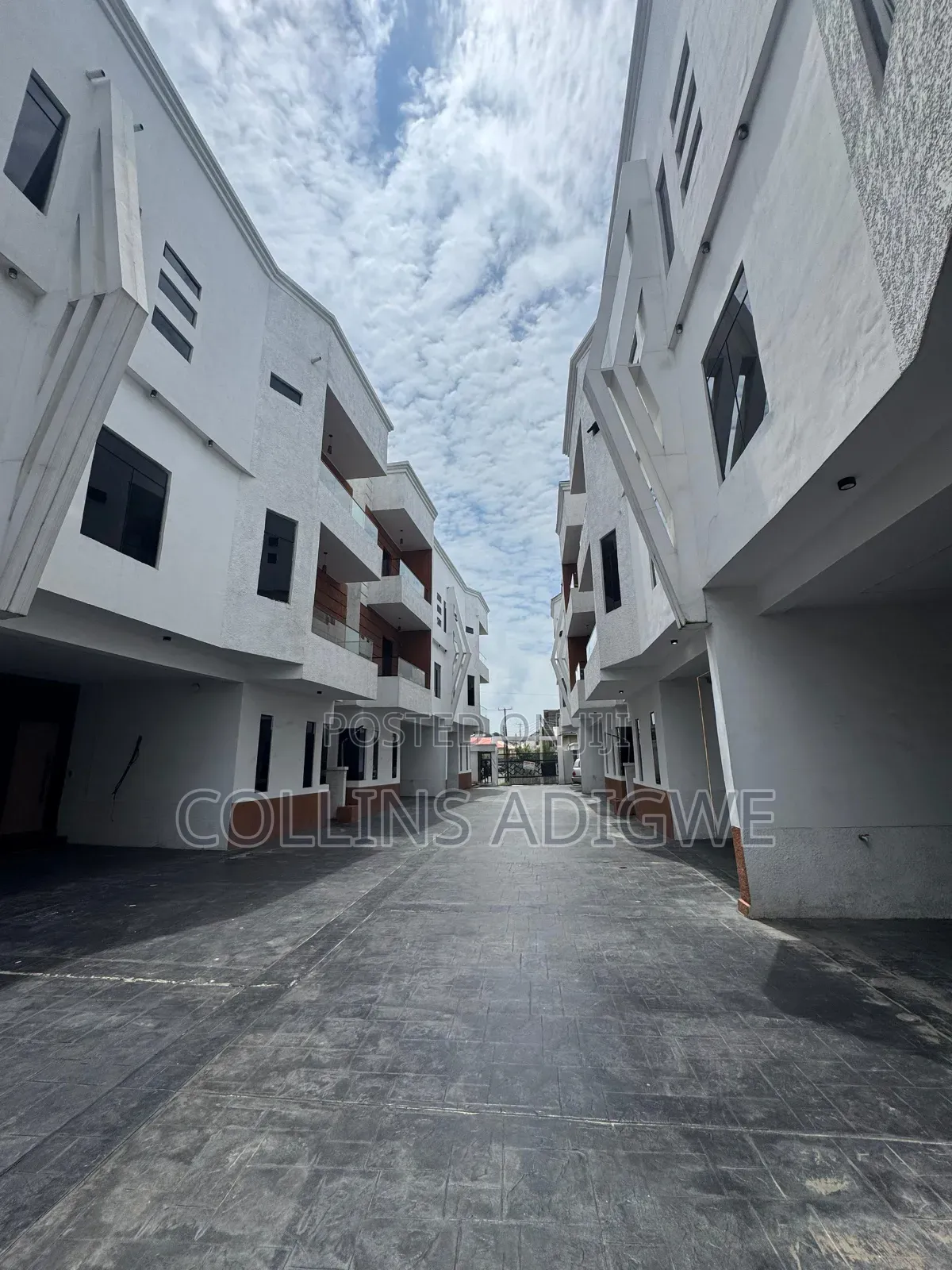 5bdrm Duplex in Osapa London for sale in Osapa london