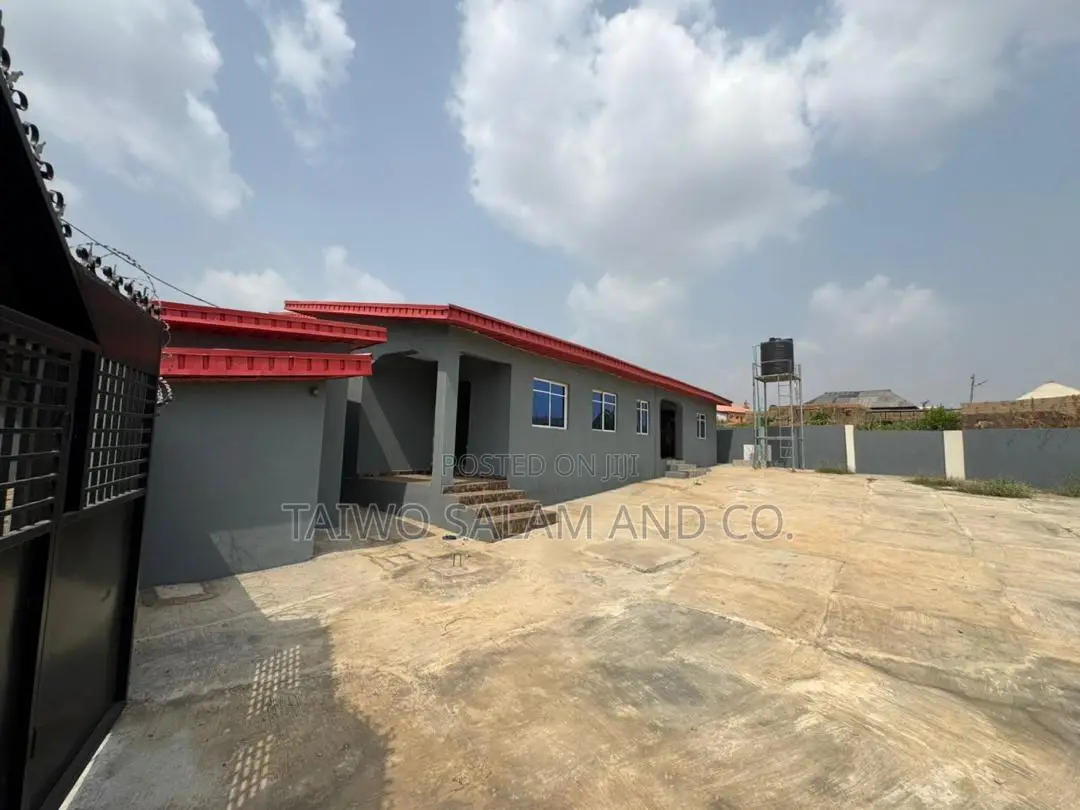 2bdrm Room & Parlour in Ibadan Polytechnic/University for sale in Ibadan Polytechnic/University