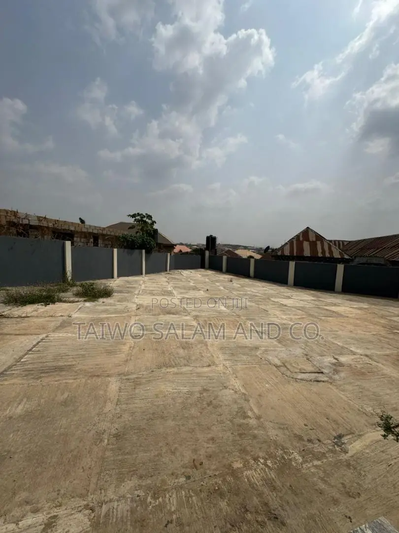 2bdrm Room & Parlour in Ibadan Polytechnic/University for sale in Ibadan Polytechnic/University