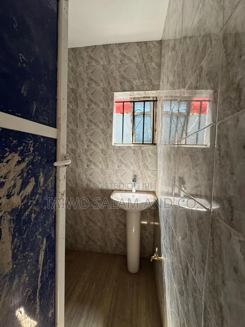 2bdrm Room & Parlour in Ibadan Polytechnic/University for sale in Ibadan Polytechnic/University