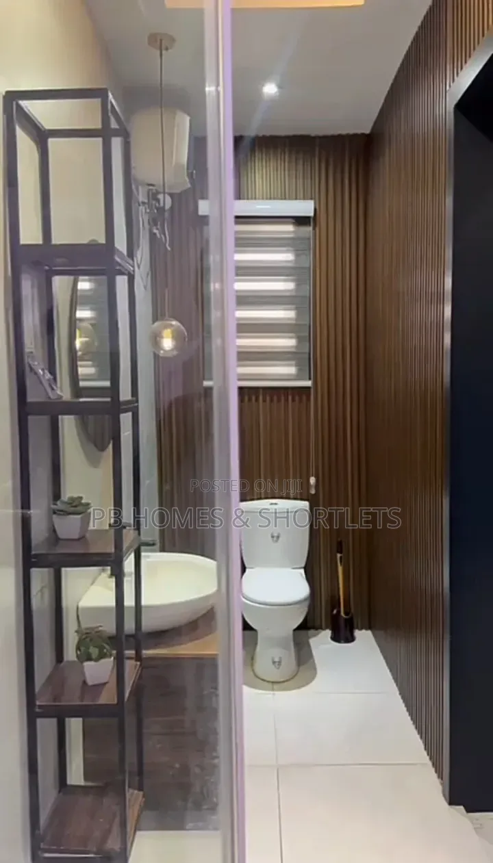 Luxe 2-Bedroom Penthouse Flat – Your Perfect Getaway! in Ikate
