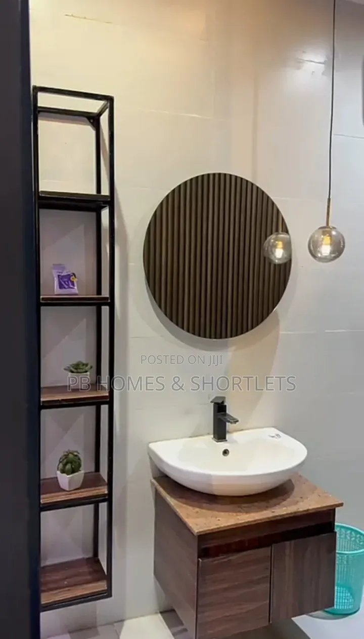 Luxe 2-Bedroom Penthouse Flat – Your Perfect Getaway! in Ikate