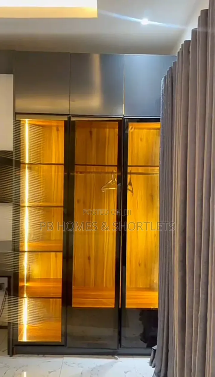 Luxe 2-Bedroom Penthouse Flat – Your Perfect Getaway! in Ikate