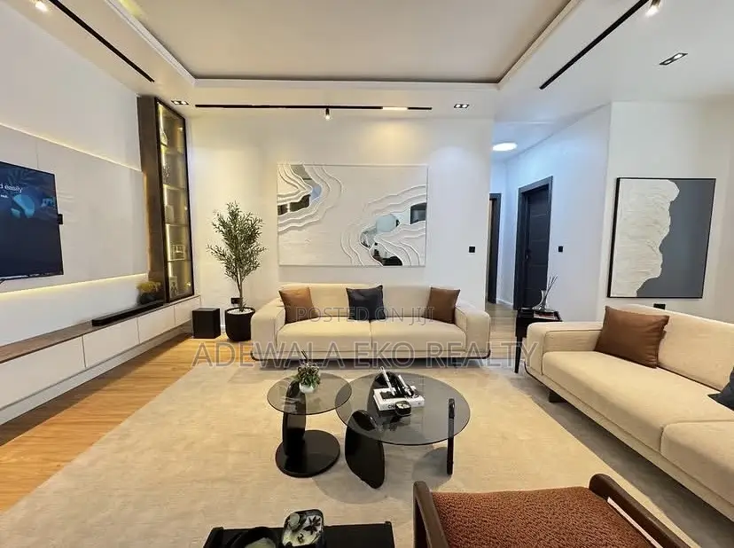 Luxury 3 Bedroom Shortlet Lekki Phase 1 | Pool | PS5 | Balcony in Lekki Phase 1