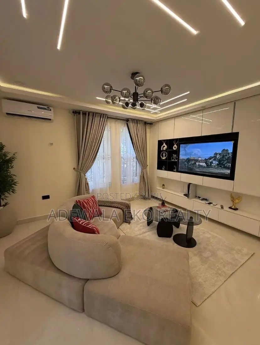 1-Bedroom Shortlet | Off Admiralty, Lekki Phase 1 in Lekki Phase 1