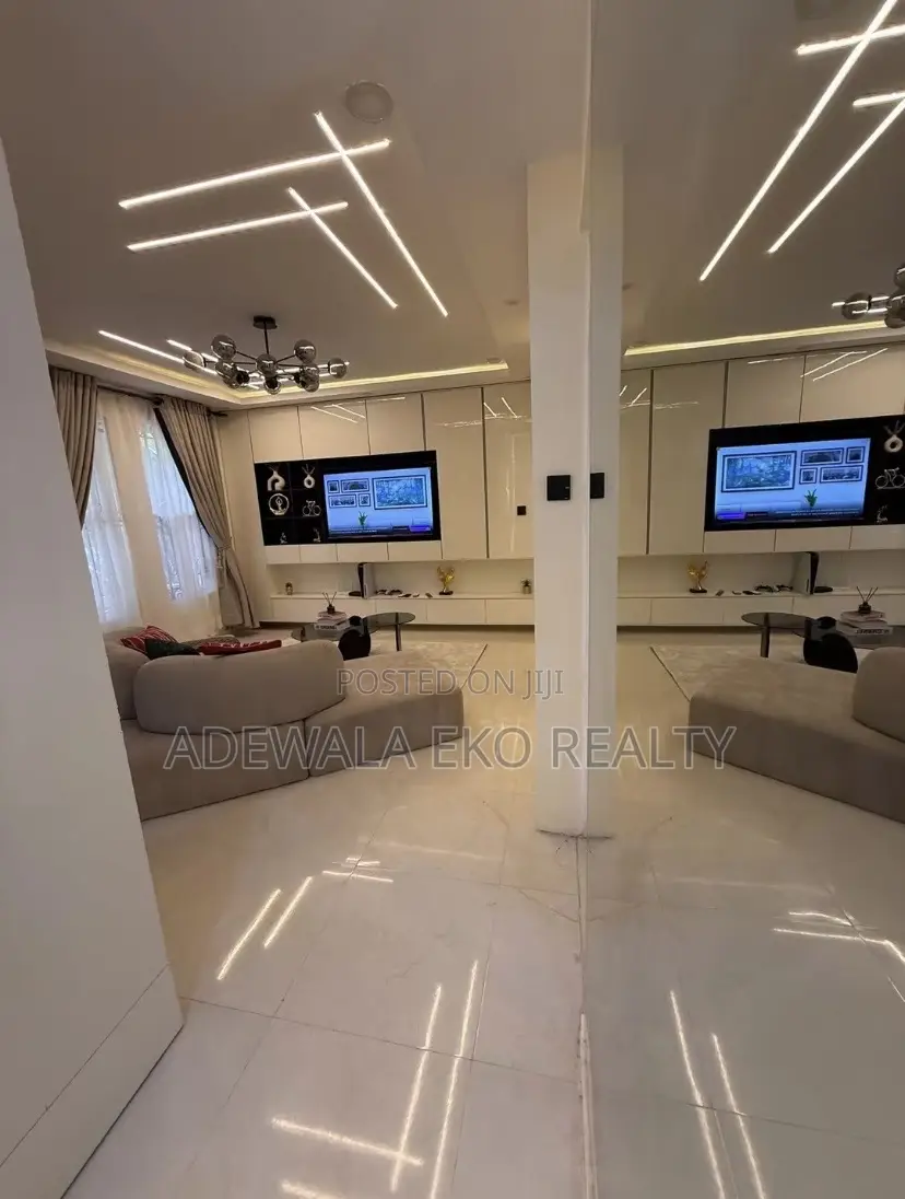 1-Bedroom Shortlet | Off Admiralty, Lekki Phase 1 in Lekki Phase 1