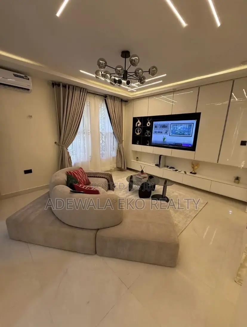 1-Bedroom Shortlet | Off Admiralty, Lekki Phase 1 in Lekki Phase 1