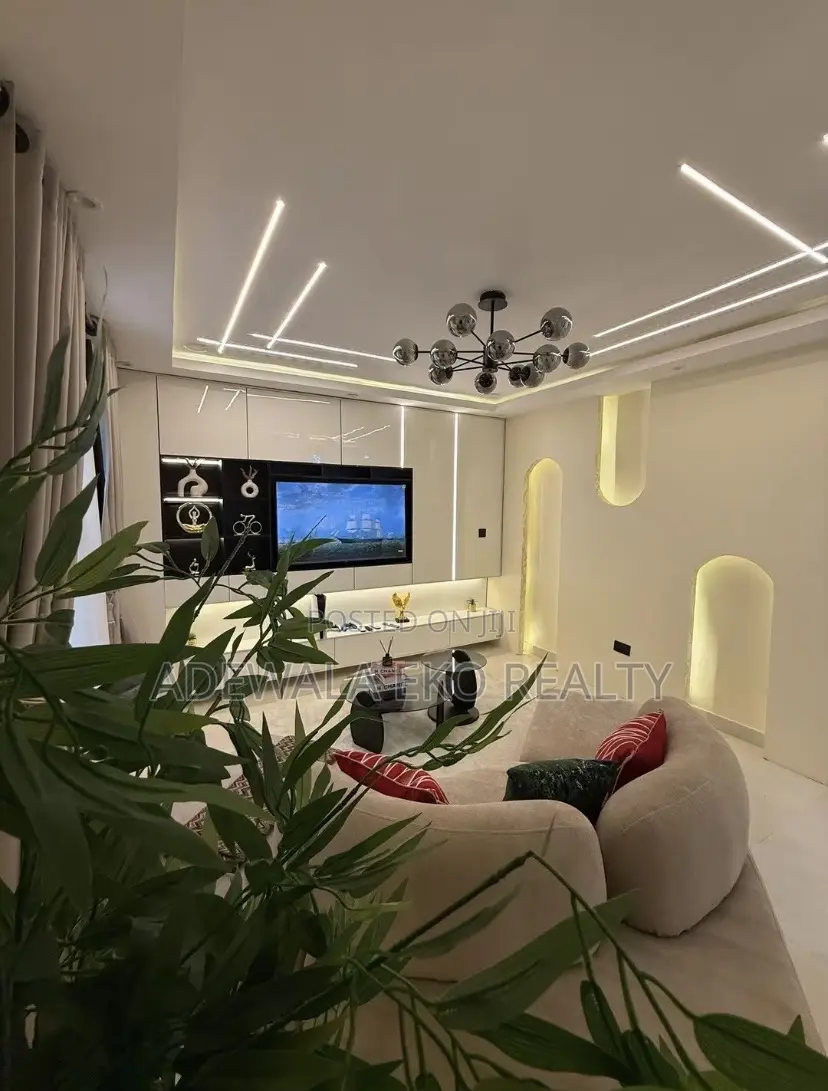1-Bedroom Shortlet | Off Admiralty, Lekki Phase 1 in Lekki Phase 1