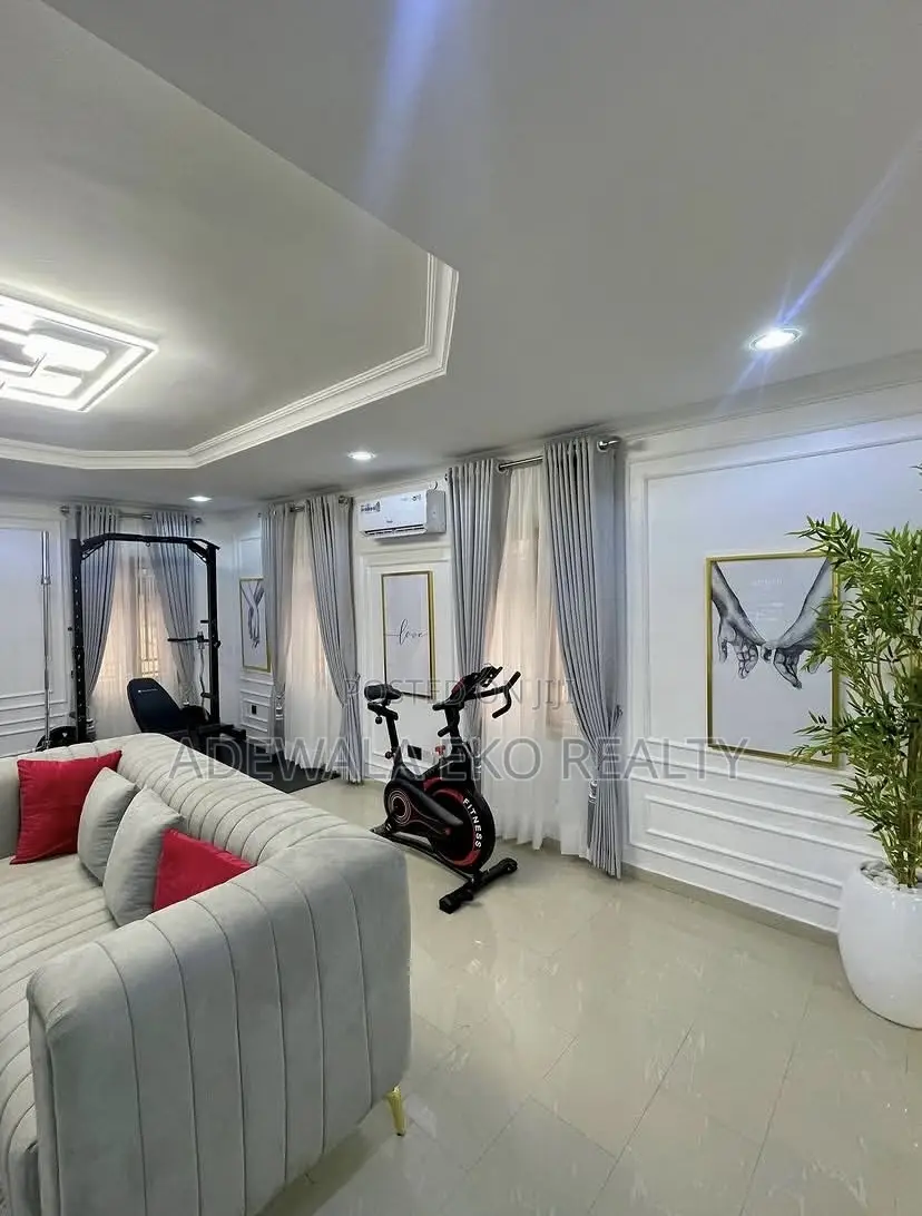 1-Bedroom Shortlet | Lekki Phase 1 | Ps5 | Private Gym in Lekki Phase 1