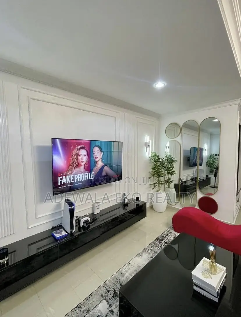 1-Bedroom Shortlet | Lekki Phase 1 | Ps5 | Private Gym in Lekki Phase 1