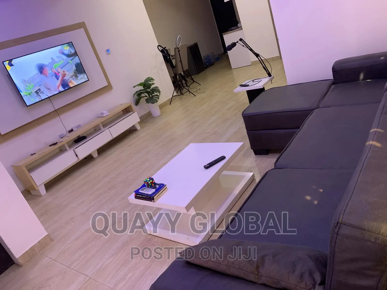Lovely One Bedroom With 24/7 Wi-Fi and Light in Dawaki