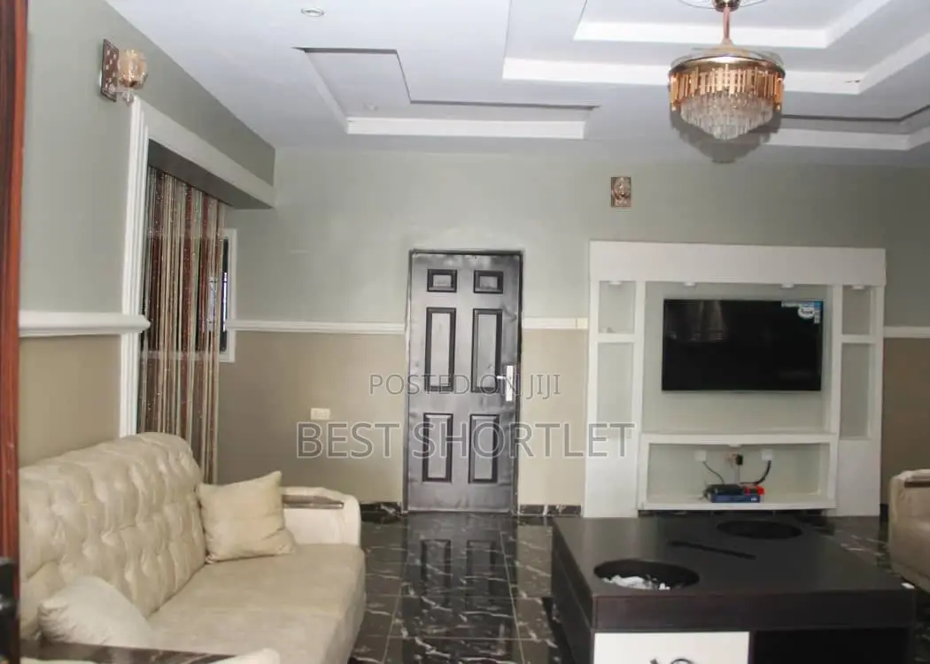 3 Bedroom on PROMO!!. A Standalone Compound in Gwarinpa