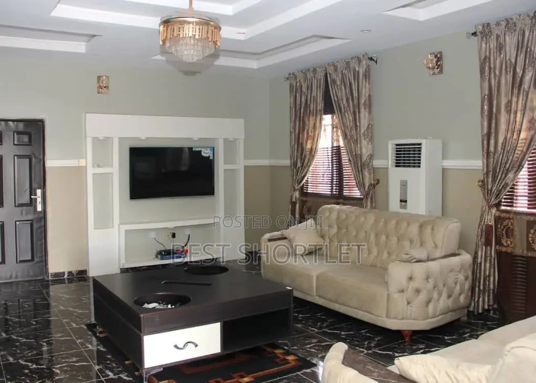 3 Bedroom on PROMO!!. A Standalone Compound in Gwarinpa