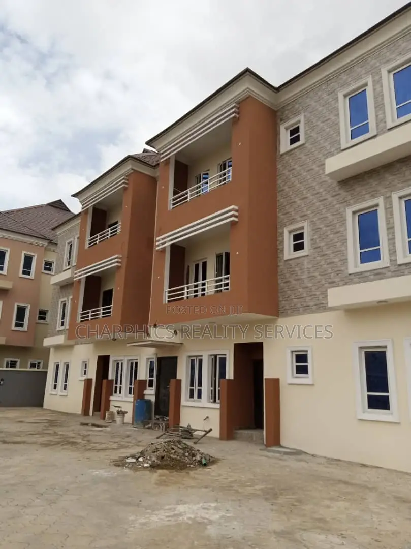 3bdrm Block of Flats in Ikeja GRA for sale in Ikeja GRA