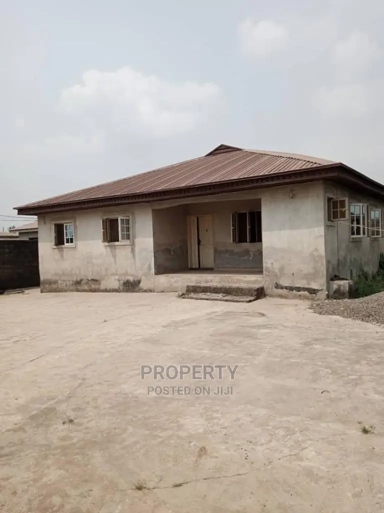 4bdrm Bungalow in Ojodu, Yakoyo/Alagbole for sale in Yakoyo/Alagbole