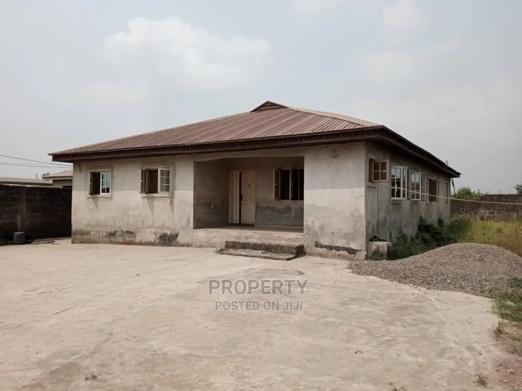 4bdrm Bungalow in Ojodu, Yakoyo/Alagbole for sale in Yakoyo/Alagbole