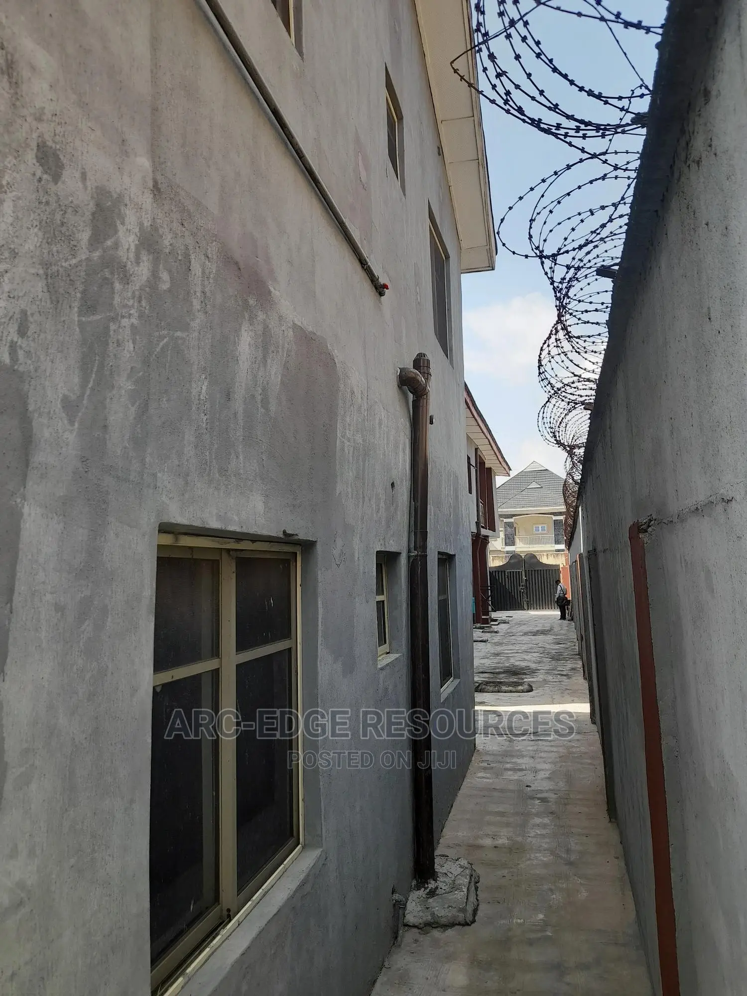 3bdrm Block of Flats in Ago Palace for sale in Ago Palace