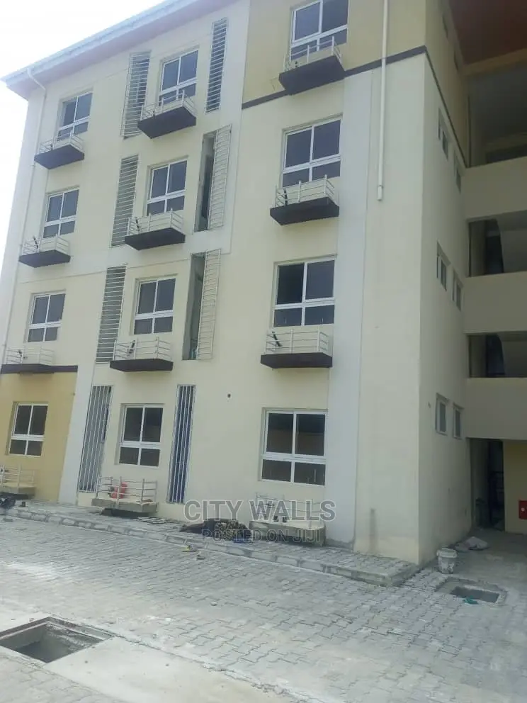 2bdrm Block of Flats in Northern Foreshore, Chevron for Sale in Chevron