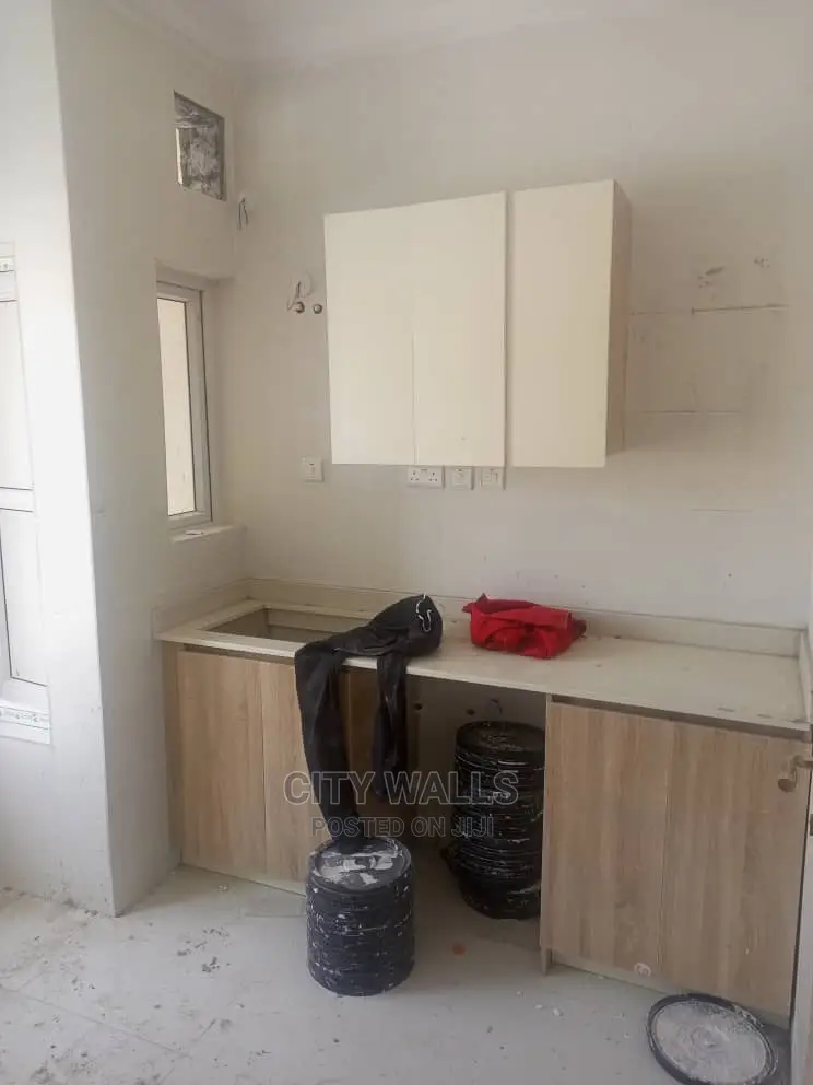 2bdrm Block of Flats in Northern Foreshore, Chevron for Sale in Chevron