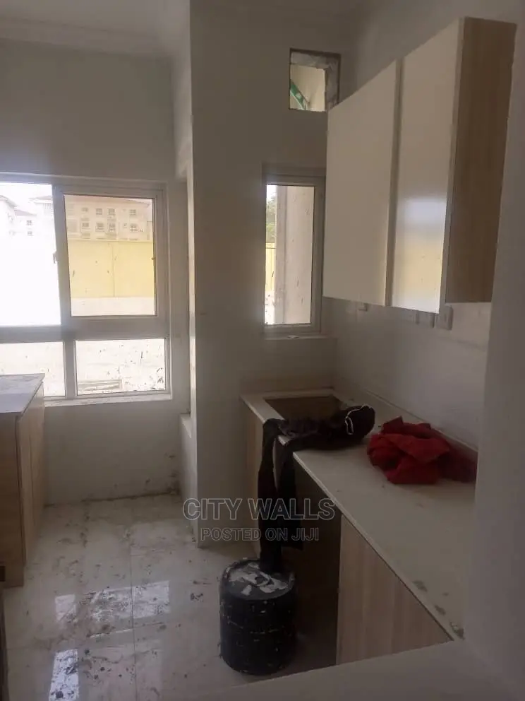 2bdrm Block of Flats in Northern Foreshore, Chevron for Sale in Chevron