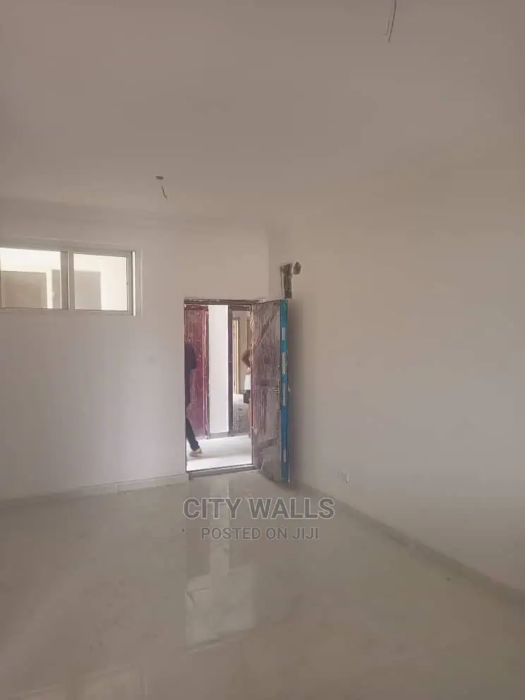 2bdrm Block of Flats in Northern Foreshore, Chevron for Sale in Chevron