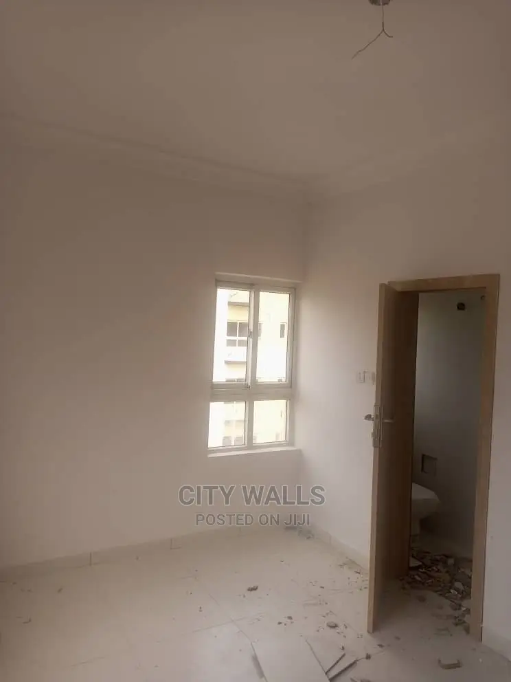 2bdrm Block of Flats in Northern Foreshore, Chevron for Sale in Chevron