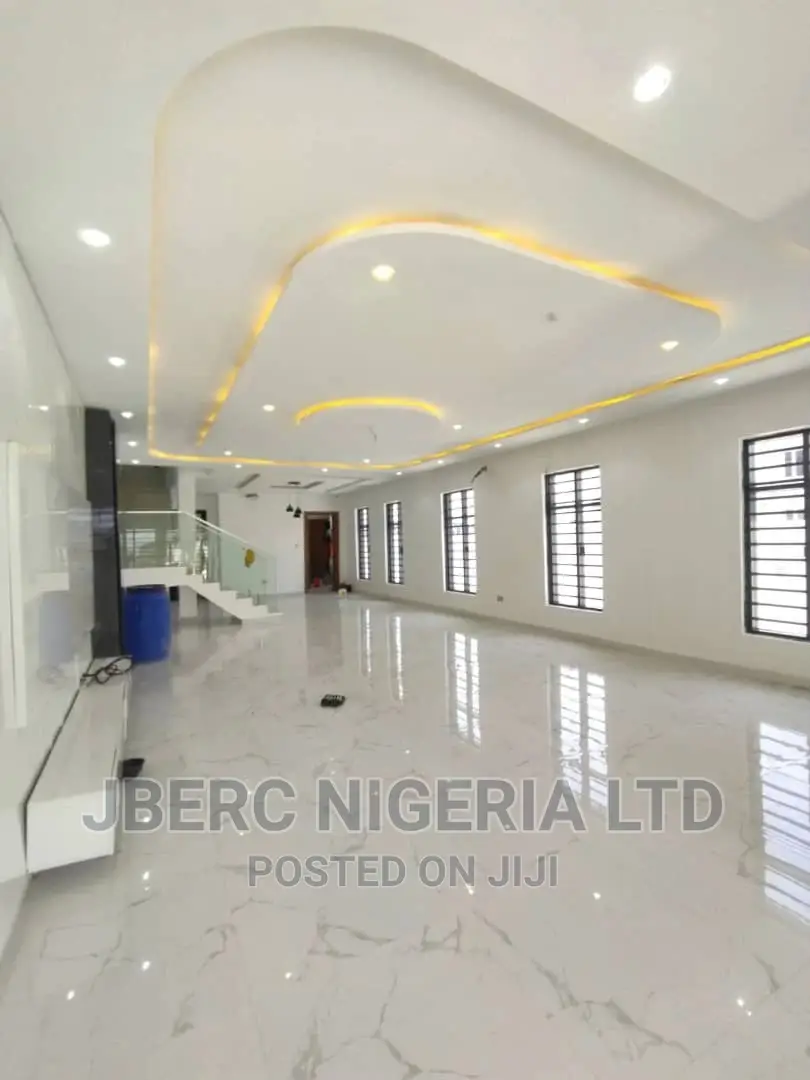 5bdrm Duplex in Ajah for sale in Ajah