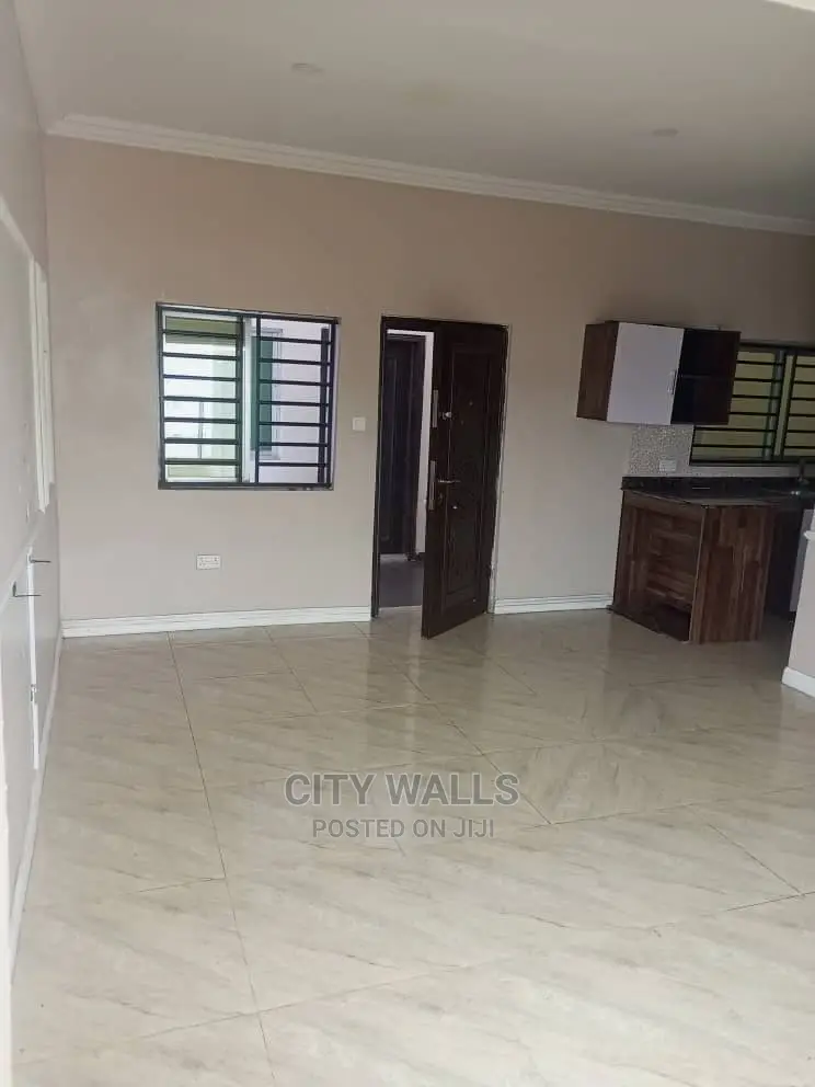 Mini Flat in Chevron for rent in Chevron