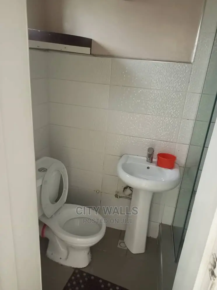 Mini Flat in Chevron for rent in Chevron