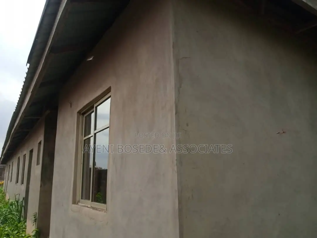 3bdrm Block of Flats in Ita Oluwo for sale in Ita Oluwo
