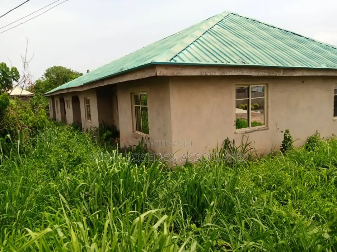 3bdrm Block of Flats in Ita Oluwo for sale in Ita Oluwo